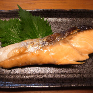 船上活〆サクラマス半身 800g 北海道日高沖産 甘塩仕立て 4分割