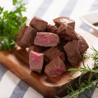 信州アルプス牛 サイコロステーキ 300g モモ肉 冷凍 牛肉 和牛